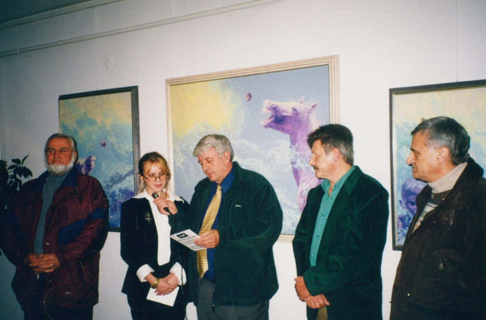 Painter Mihridžan Kulenovic Mimica, during an exhibition of the 'Scream' pictorial cycle in Sarajevo, 1998